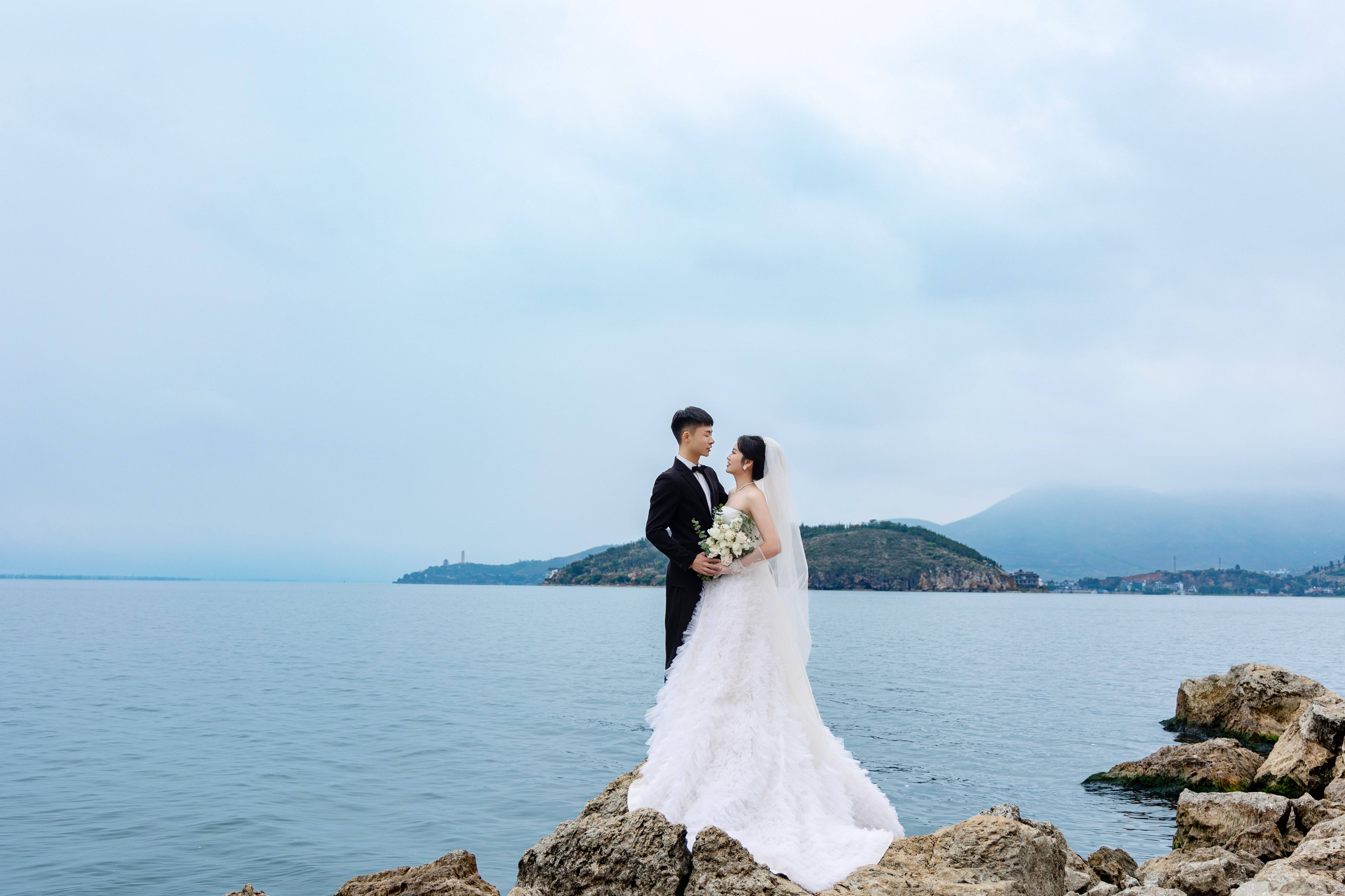大理拍婚纱照推荐哪家好？大理婚纱照旅拍高评分排行榜来袭(图1)