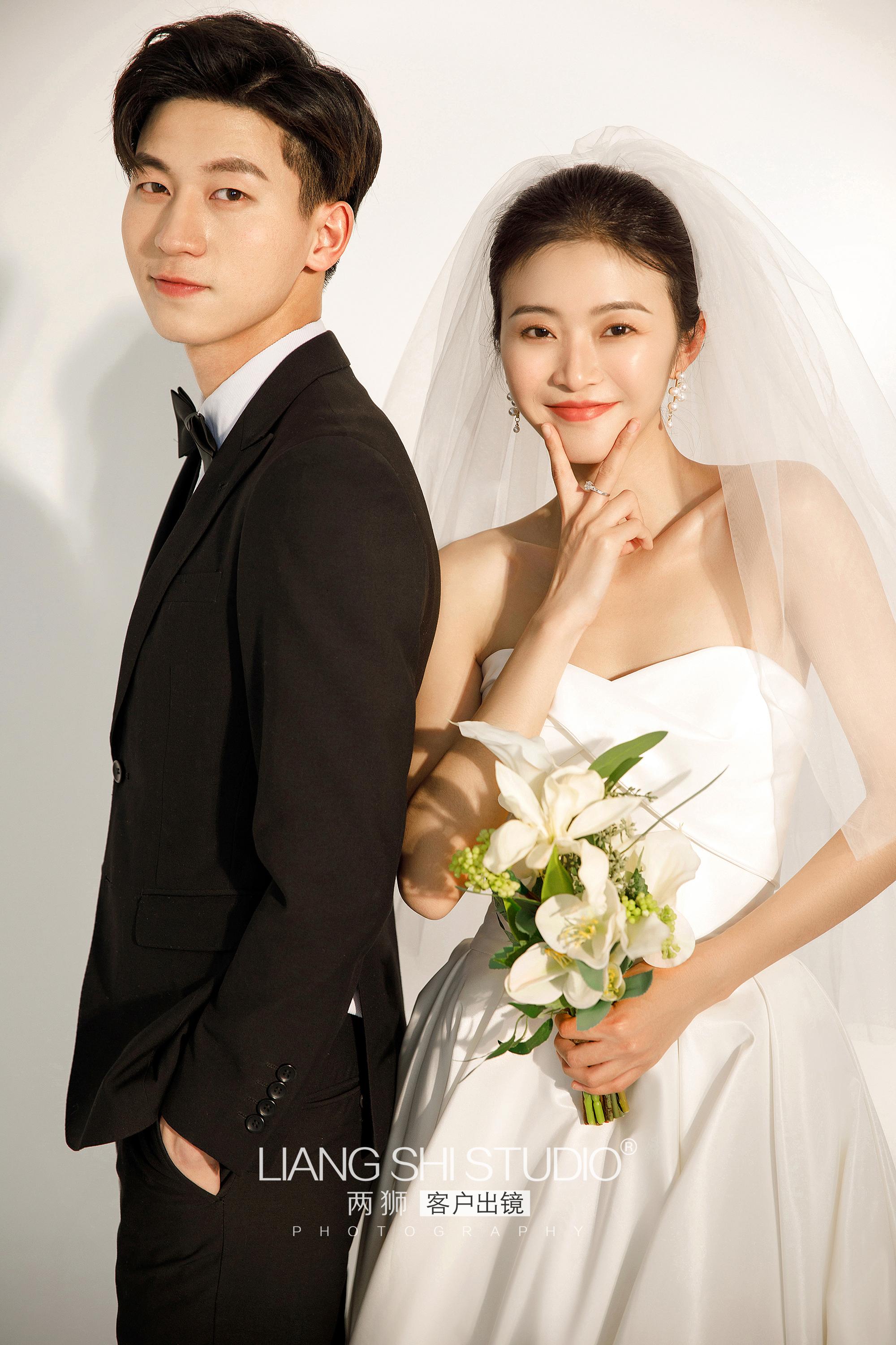 太离谱“1男2女”举办三人婚礼？相关酒店发声