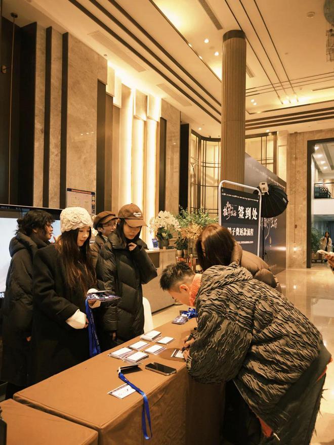 我花了几十万约了1南宫NG28入口200个摄影师(图28)
