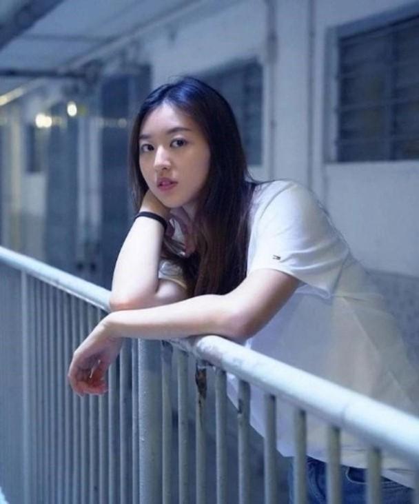 方力申回应秘娶小14岁南宫NG28APP女友叶萱公开婚纱照求婚当天即哭着领证(图1)