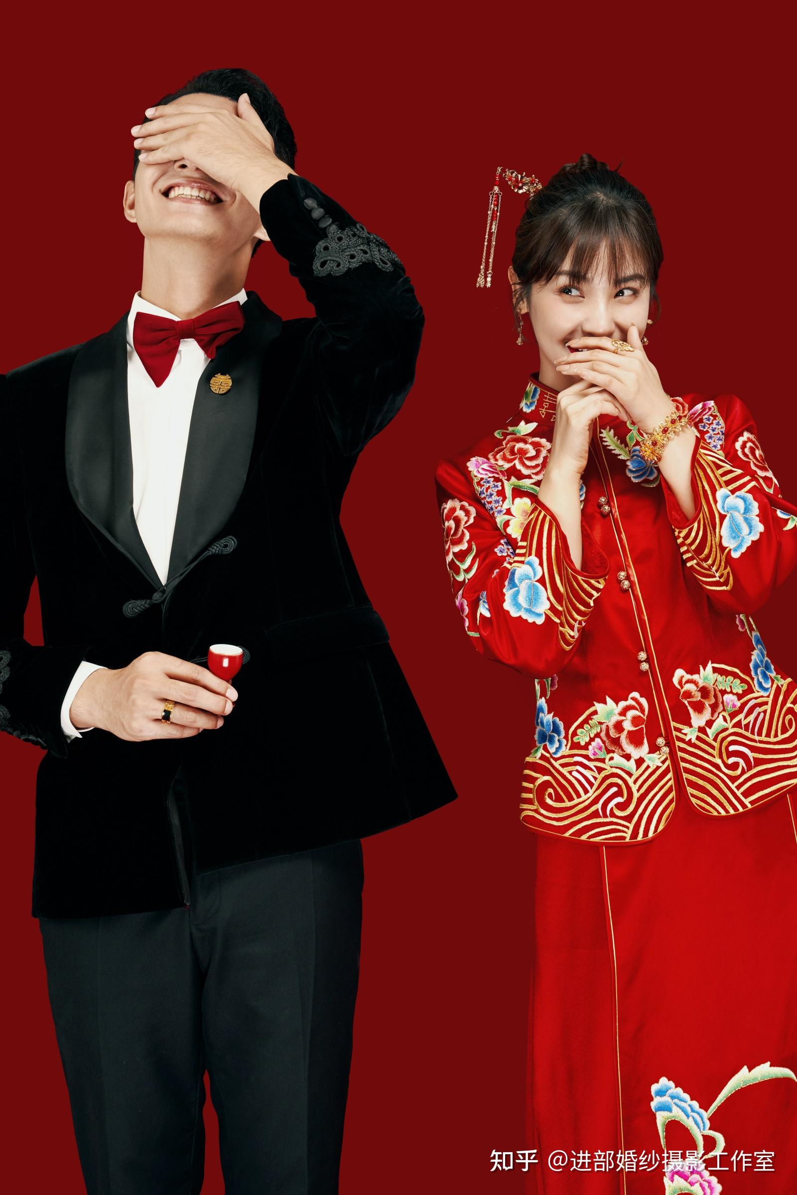 王祖蓝妹妹婚礼现场曝光一家三口竟是“复制粘贴”?(图1) 王祖蓝妹妹婚礼现场曝光一家三口竟是“复制粘贴”?